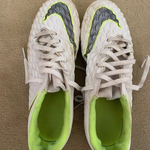 Nike hyper venom youth soccer cleats size 7